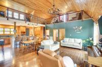 Bethpage Home with Private Hot Tub and Game Room! - B&B