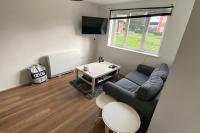 MODERN 1 Bedroom Ground Floor Flat - B&B