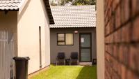 Leipoldt Self-Catering Apartment - B&B Secunda