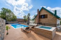 SOKOL - Falcon's nest villa - B&B Gračac