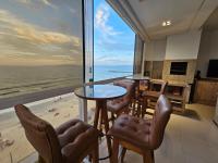Pé na Areia frente mar centro área nobre Itapema 3 Suítes, 2 garagens - B&B