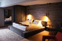 Studio Lit King-Size Deluxe