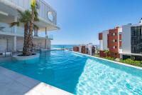 Serene Seaview Retreat in Higueron: 2BR Oasis - B&B Fuengirola
