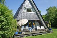 Zeltdachhaus mit Kamin und grosser Terrasse - Chambres d’hôtes