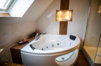 B&B Husum - Vier Jahreszeiten Suite mit Whirlpool Badewanne L Vazzano - Bed and Breakfast Husum