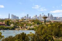 B&B Sydney - Shyline Views - Beautiful Condo In Wolli Creek - Bed and Breakfast Sydney