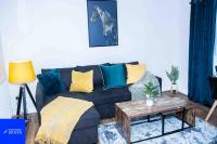 2ndHomeStays-Walsall- A Charming 3-Bed Home with Landscape View - Suitable for Contractors and Families -Large Parking for 3 Vans - Sleeps 7- 7 mins to J10 M6 and 21 mins to Birmingham - B&B Bloxwich