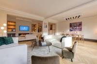 City Luxury: 3BR, Prime Location - B&B