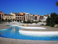 GASMIC - Appartement pour 4 personnes avec piscine et accès direct à la plage situé aux marines de Gassin - B&B Gassin