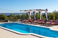 Villa Orhid near Split, heated pool - B&B Kutleše