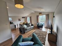 Two Bedroom Lodge In The Country - Owl, Peacock & Meadow - B&B Liskeard