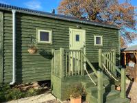 Badger's Den Shepherd's Hut - B&B Mollington