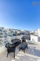 Sunny 2BR Penthouse with Spacious Rooftop Terrace by 360 Estates - B&B San Ġwann