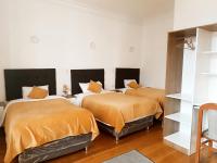 Dreibettzimmer mit Balkon