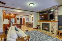 Warm and Cozy Mansfield Home Deck, Gas Fire Table! - B&B