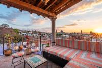 Casa Esperanza, 2BR Designer Charm & Rooftop Views - Bed and Breakfast San Miguel de Allende