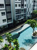 Apartment with Pool View 