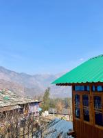 Sky Moon Homestay - Bed and Breakfast Shiāna Gaura