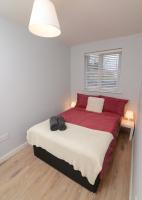 The RED KEEP Fab Location - Two Bed - Two Bathrooms -Townhouse - B&B