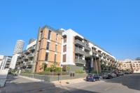 ALiving Stylish 1BR Apartment I Fully Furnished with Balcony I Belgravia Square, JVC - Chambres d'hôtes Dubaï