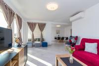 Beautiful 6 bedroom villa in Valbandon - B&B Valbandon