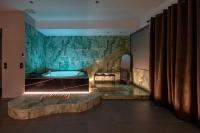 B&B Athènes - Smaragdi Luxury Jacuzzi Apartment Noho Premium Living - Bed and Breakfast Athènes