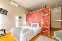 One-Bedroom Apartment - Nightlife area