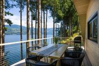 B&B Bellingham - Casa Las Nubes NEW! Whatcom Lakefront Cabin/HotTub - Bed and Breakfast Bellingham