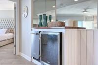 Admirals Quarters 1403-New Rental-Beachfront-Views - B&B