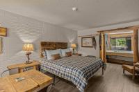 Stonegate Lodge - Pool & Firepits Room #208 - B&B