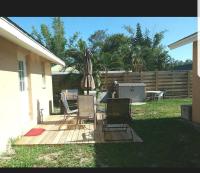 Apartment in Privet House Walk Distance To Beach - Ferienwohnung Nokomis