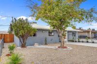 Big Group, Remodeled, Landscaped, King Beds, Desks - B&B Las Vegas