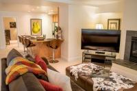 B&B Ketchum - Thunder Springs A26 - High-End Condo with Zenergy Pool & Private Garage - Bed and Breakfast Ketchum