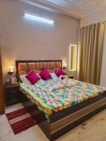 B&B Varanasi - Goel's Homestay - Luxurious King Size Beds - Bed and Breakfast Varanasi