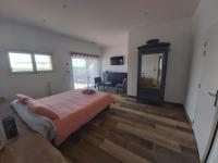 King Room with Roll-In Shower - Disability Access