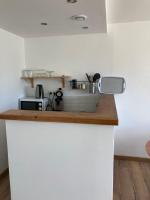 VILLA DEL RE 3 face à la piscine - B&B La Flotte