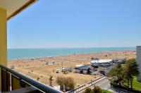 Bright flat overlooking the sea with side sea view - B&B Bibione