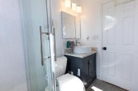 Urban Elegance: Trendy, Spacious Retreat with Parking in the Heart of the City - Chambres d'hôtes Washington