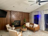 Charming Condo Near WFU and Hospitals, Full Kitchen, Strong WiFi, In-Unit Laundry - B&B Winston-Salem