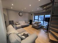 The Coastal Apartment - Homestay - B&B