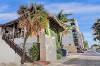 Beach Condo - Hollywood Beachfront and Broadwalk - B&B