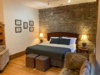 B&B Chicago - Large Room with King bed in the Lakeview -3A - Bed and Breakfast Chicago