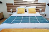 The Cozy Downtown Duplex - Bed and Breakfast Chevreuse