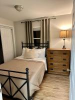Charming and Convenient 2br 1ba apt - fully furnished and equipped - fast Internet - Ferienwohnung