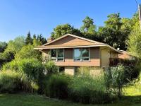 B&B Des Moines - Whole Home MidCentury - Quiet & Close to Downtown - Bed and Breakfast Des Moines