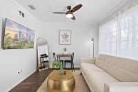 B&B Tampa - Comfy Modern Farmhouse Cottage w/ Private Patio! - Bed and Breakfast Tampa