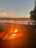 Waterfront, Deep Water Pontoon, views to Straddie - B&B Russell Island