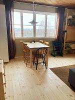 Cozy Hilltop Cottage With Fantastic View - Chambres d’hôtes Undenäs