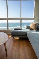 Seafront 3BR w Stunning Ocean View l Mamad - B&B Bat Yam
