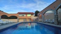 Holiday Home Rozić - Villa with private seasonal heated pool - B&B